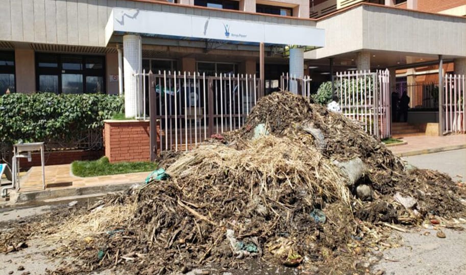 Nairobi County Government dumped garbage at Stima Plaza in Sh3 billion Power Bills Standoff Nairobi County Government dumped garbage